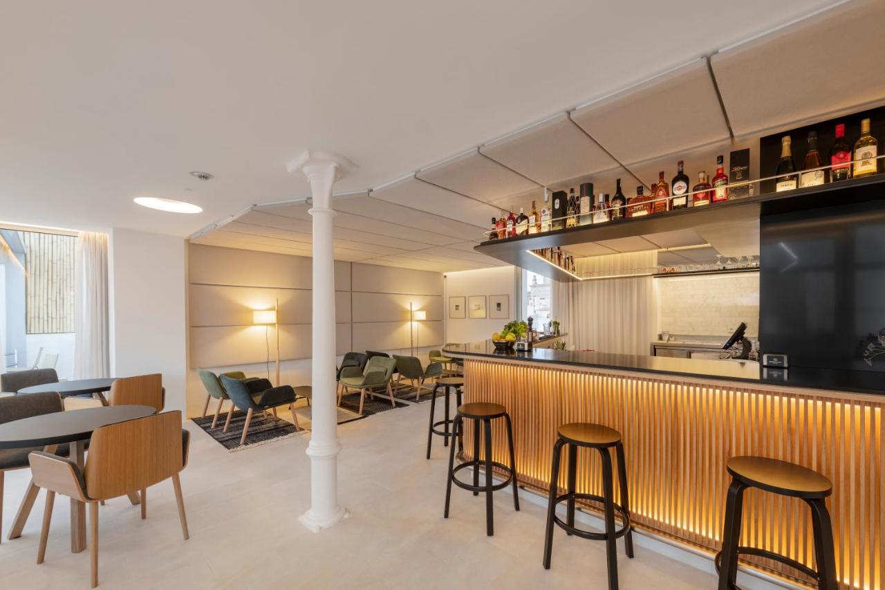 Eurostars Portico Alicante Exterior foto The bar at the 100 Queen's Gate